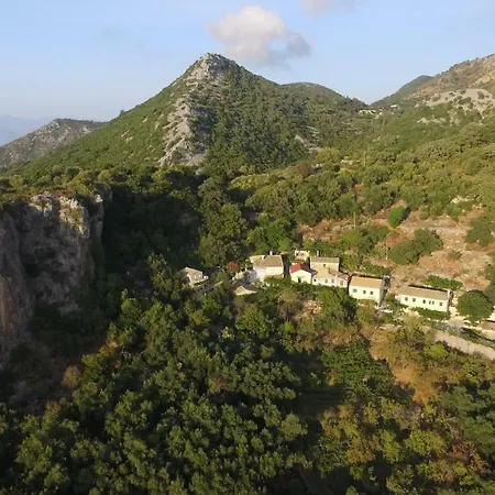 Castelli Olive Press