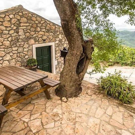 Εξοχικό σπίτι Castelli Olive Press *