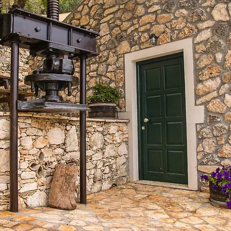 Εξοχικό σπίτι Castelli Olive Press *