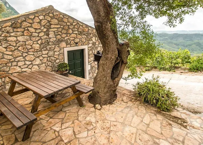 Landhuis Castelli Olive Press *