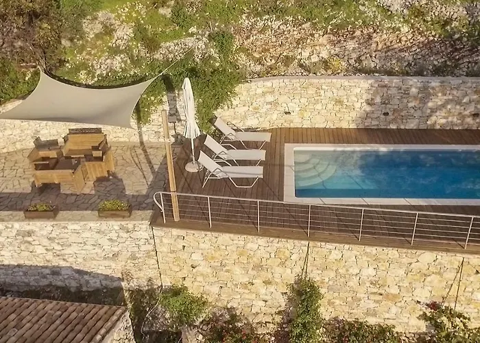 Castelli Olive Press * Acharavi (Corfu)